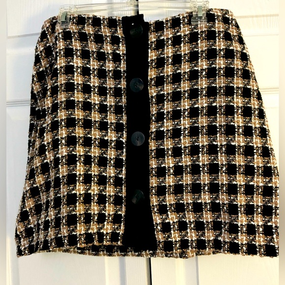 Primark Skirt, 4 buttons, size 12, black/tan/white, includes extra button - Picture 1 of 2
